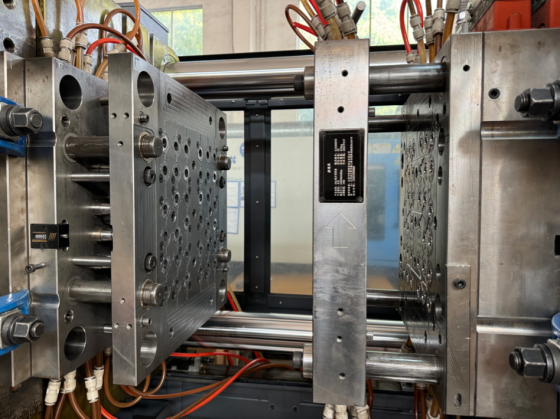 syringe mold пресс-форма для шприца, работающая в литьевой машине