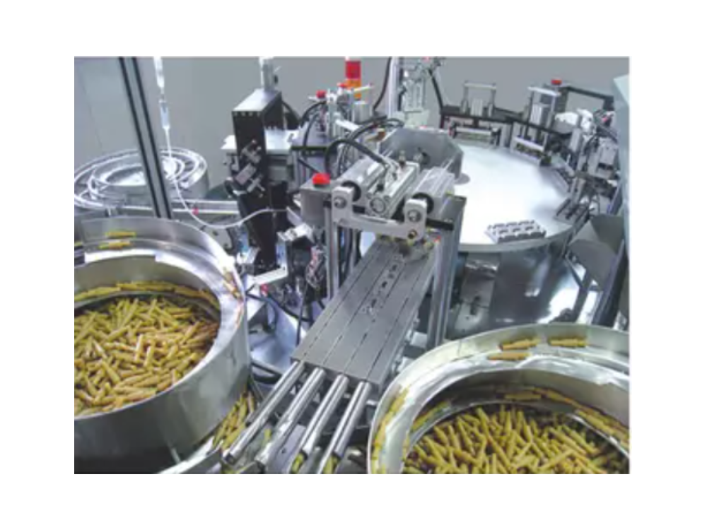 Каковы основные продукты, которые может производить машина для сборки шприцев?